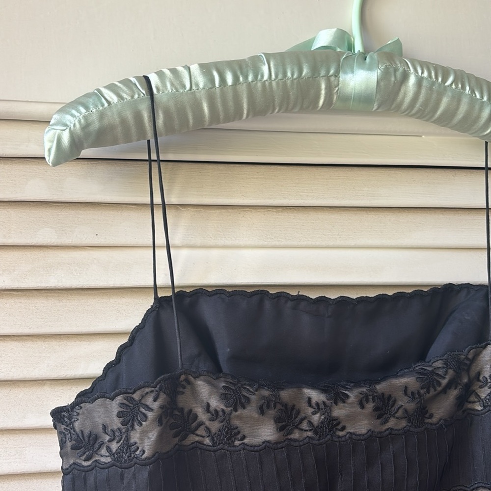 Anne Taylor black 100% silk dress 
Size 4P - Picture 6 of 7